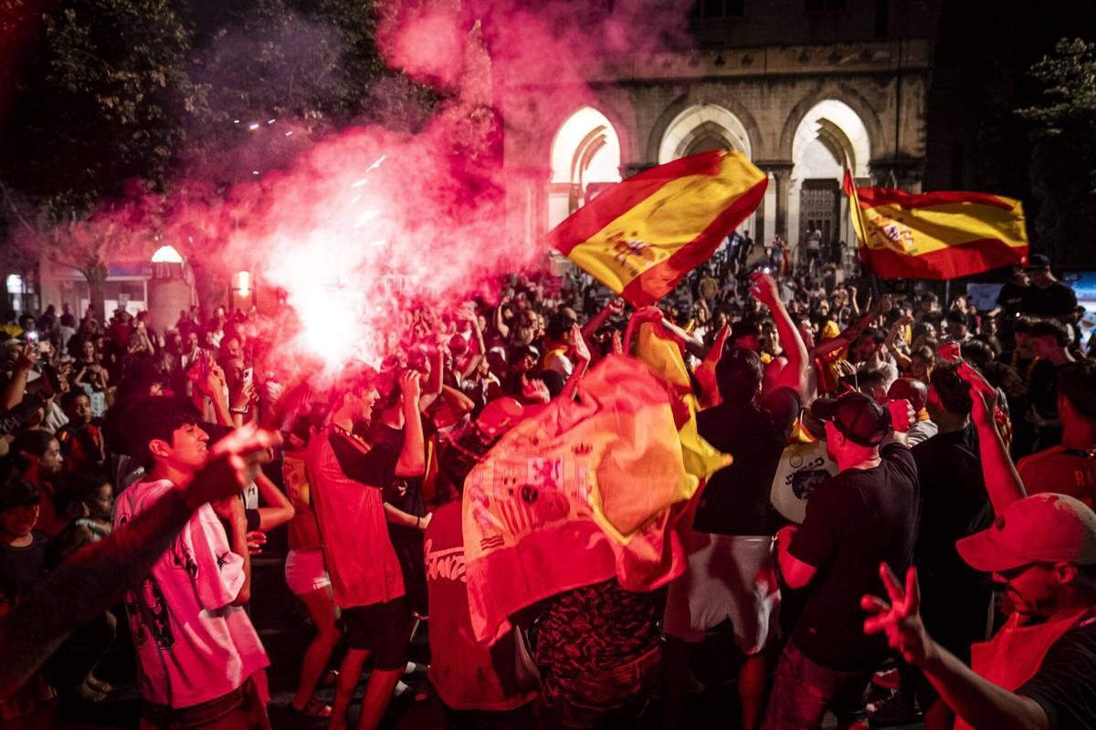 Les millors imatges de la celebració a Manresa del triomf de la Roja al Mundial