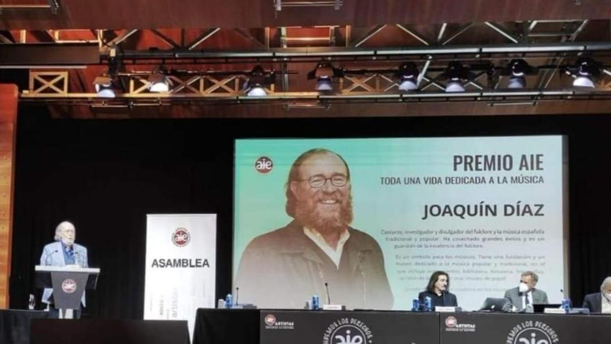 Uno de los últimos premios al zamorano Joaquín DíAz.