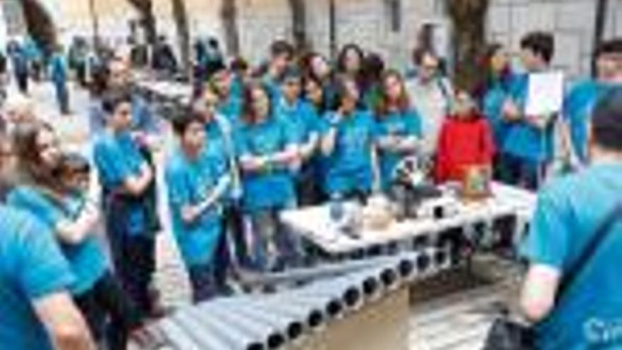 La química i la física envaeixen els carrers  de Girona