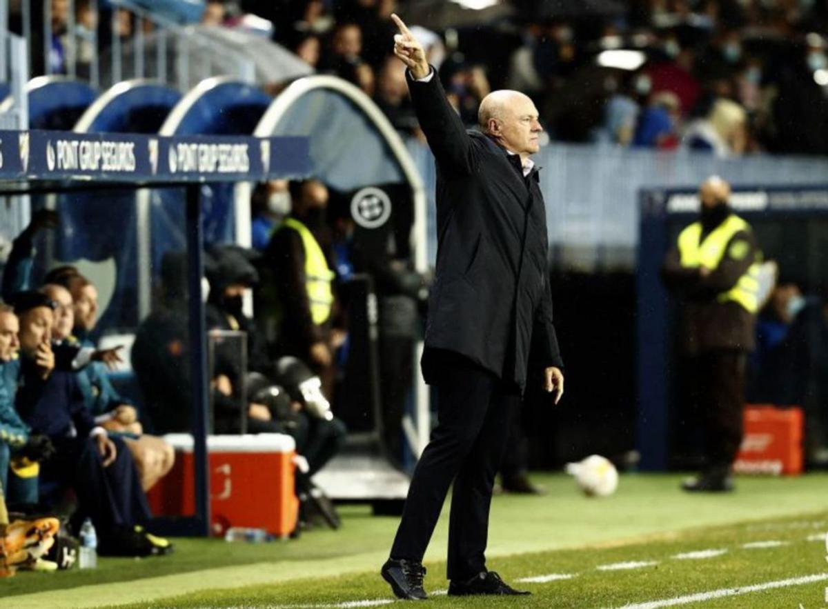 José Alberto López, entrenador del Málaga CF, durante el encuentro de ayer en La Rosaleda. | LALIGA