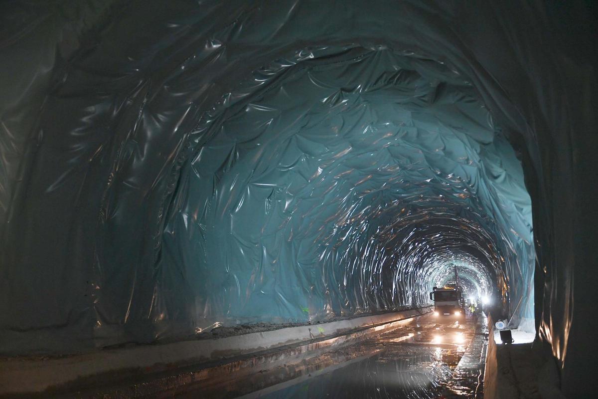 Finaliza la excavación de los tres túneles del acceso ferroviario al puerto exterior de A Coruña
