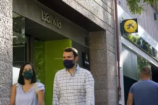 Reclamaciones a CaixaBank y Bankia: ¿qué pasará con el IRPH, las tarjetas revolving o las preferentes?