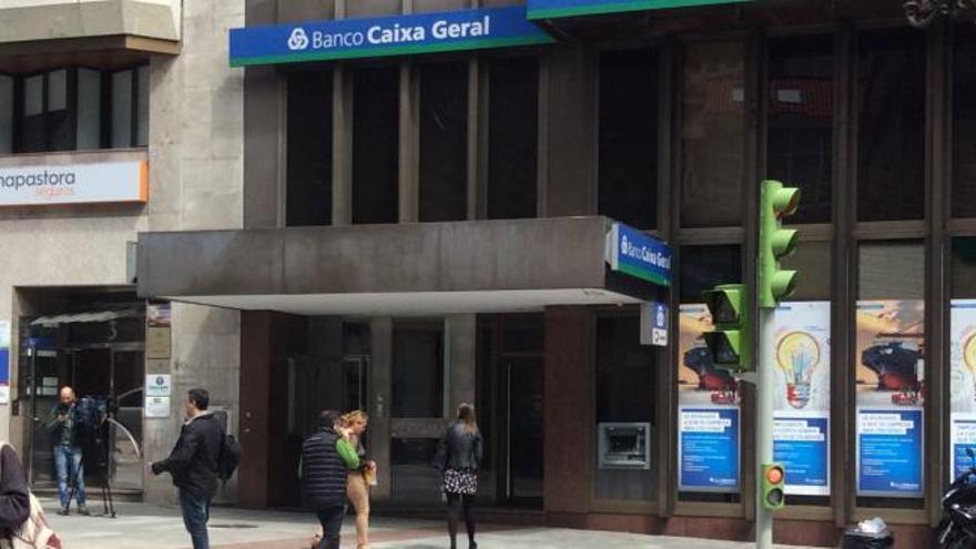 Atraco a un banco en Vigo | "Se llevó una pequeña cantidad de dinero"