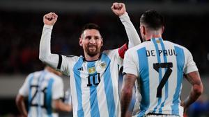 ¡Otra obra de arte para la colección! Menudo golazo de falta de Messi para dar el triunfo a Argentina