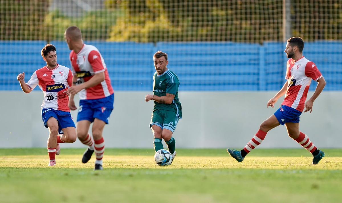 El Compos supera una nueva prueba de pretemporada: el Triangular Vila de Cambados, en imágenes