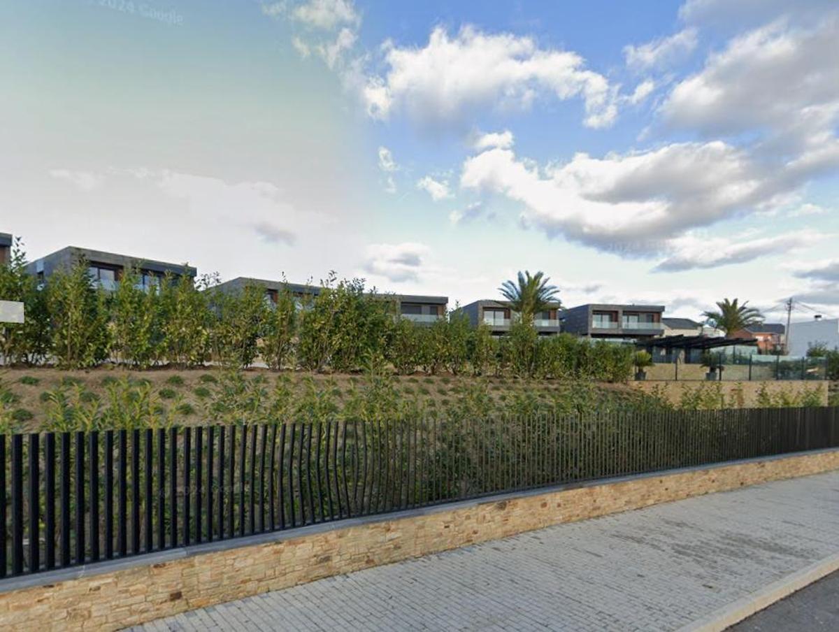 La lujosa urbanización de 13 casas unifamiliares a 10 minutos de A Coruña