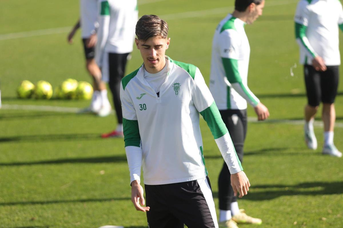 Dani Requena durante un entrenamiento con el Córdoba CF.