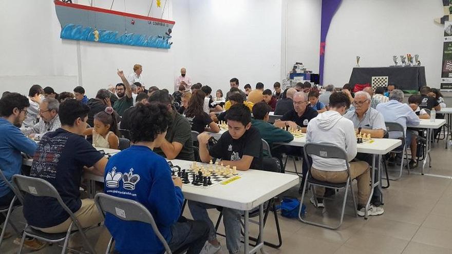 Torneo de ajedrez en el centro cívico de San Fernando en Badajoz