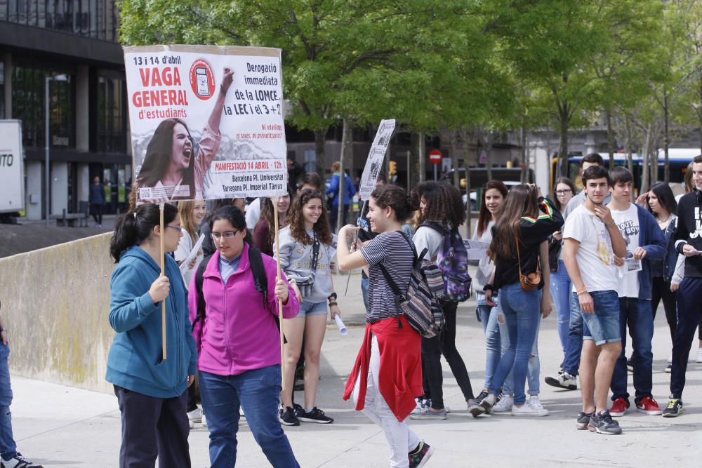 Un centenar d''estudiants rebutgen la Llei Wert a Girona