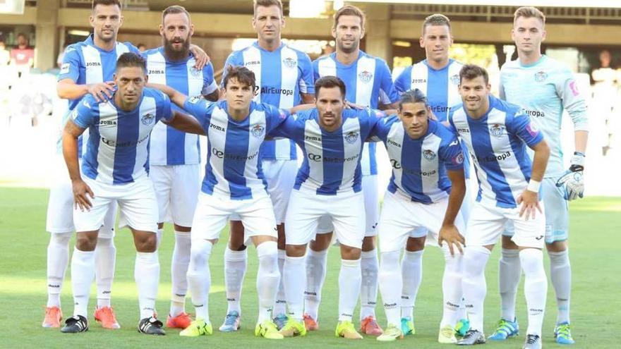 Formación del Atlético Baleares que jugó de inicio ayer en el Miniestadi azulgrana.