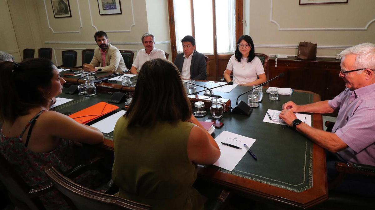 Momento de la reunión del Valencia con el Ayuntamiento