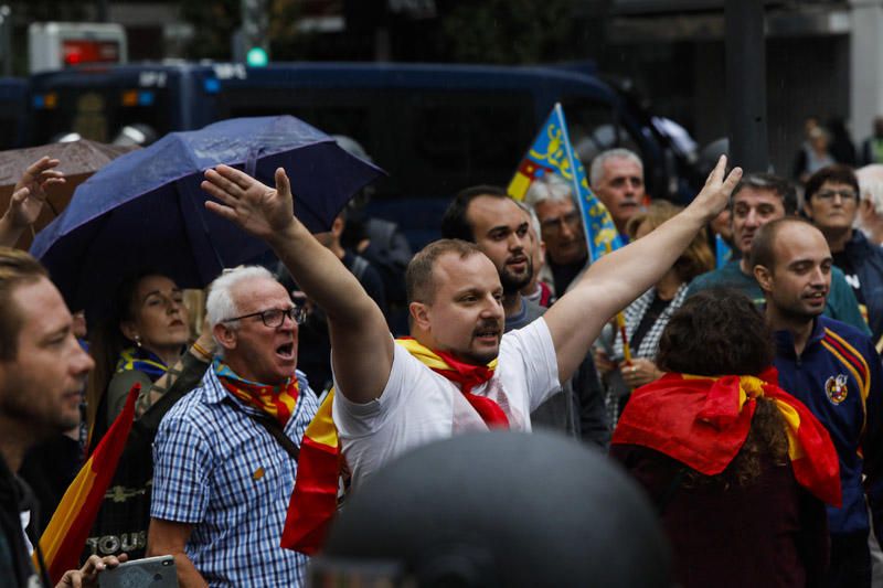 9 d'Octubre: Tensión en las manifestaciones en el centro de València