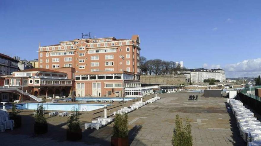 La Solana, con el hotel Finisterre al fondo.