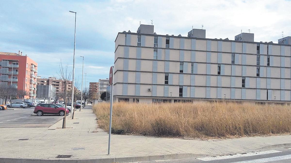 Uno de los solares municipales en Gandia puesto a disposición de los promotores para levantar vivienda protegida.