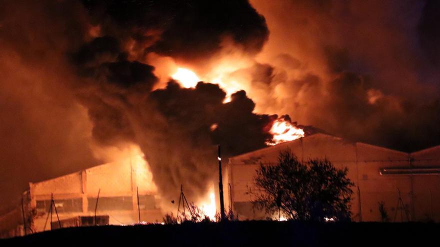 Incendi d'unes naus de fruita a Lleida