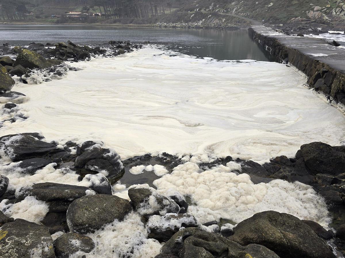 Dique de contención del Lago dos Nenos
