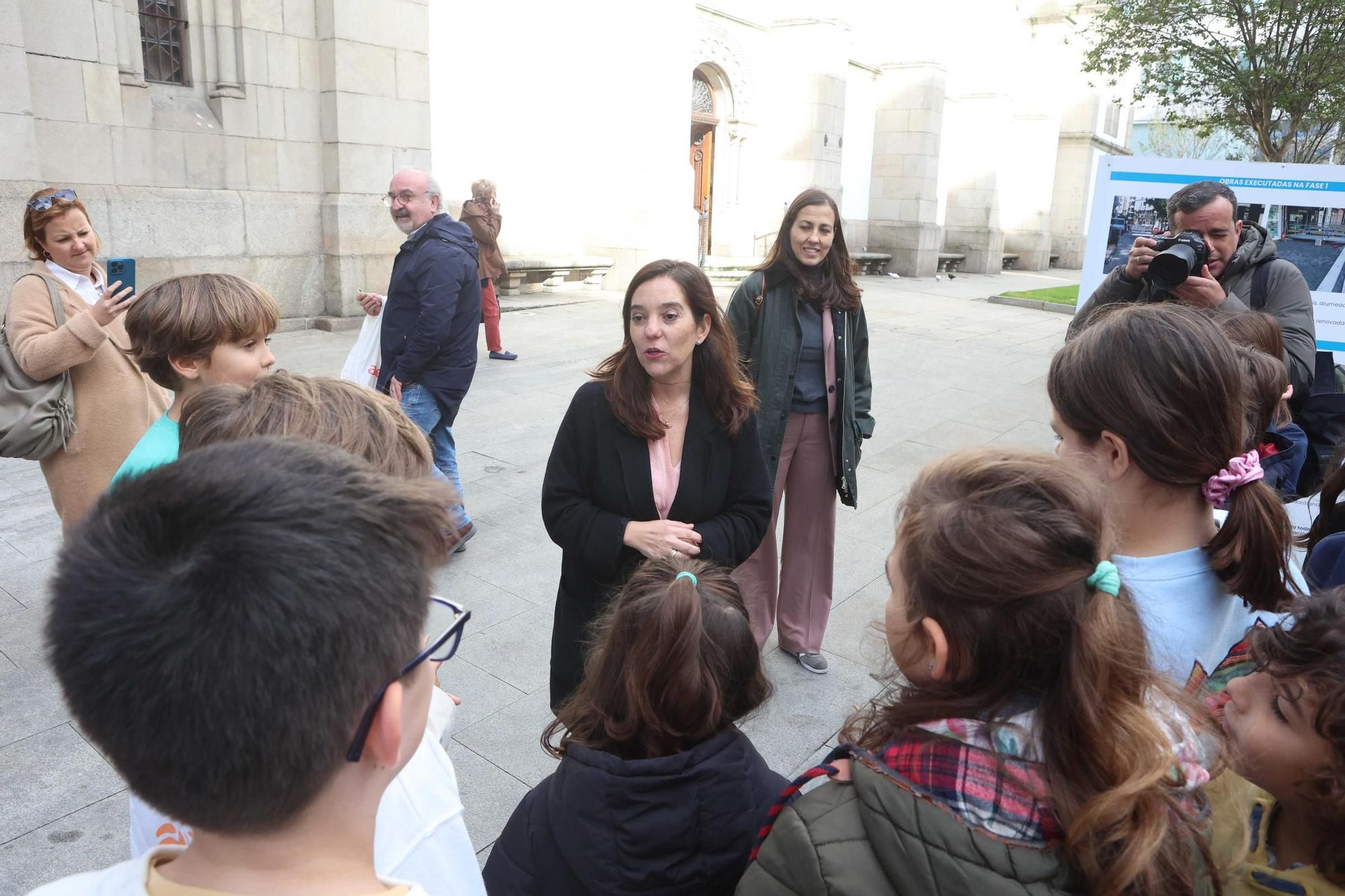 Alumnos del Eusebio da Guarda plantan un árbol en la recta final de la reforma de San Andrés