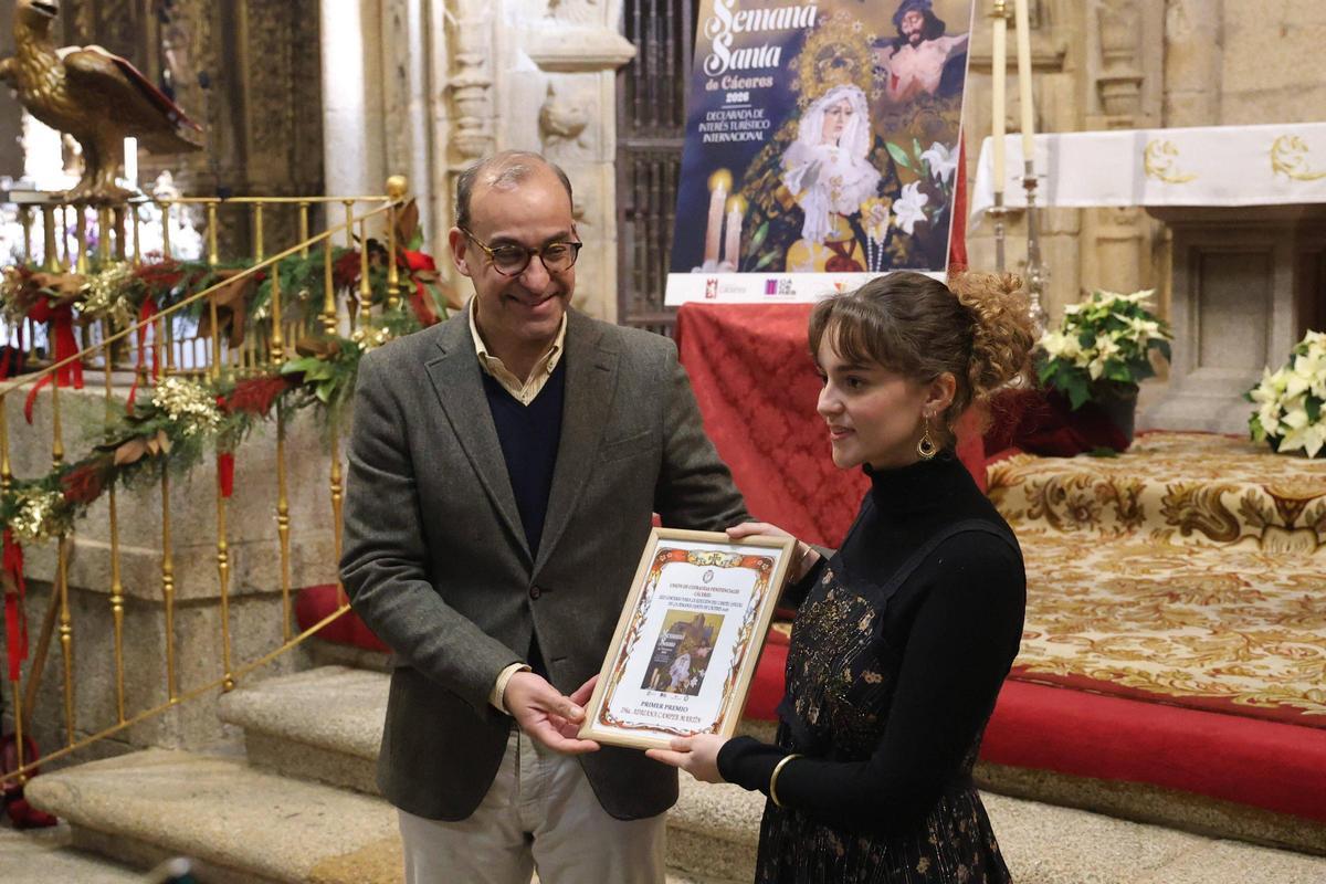 Fotogalería | Así se ha desarrollado la presentación del cartel de la Semana Santa de Cáceres