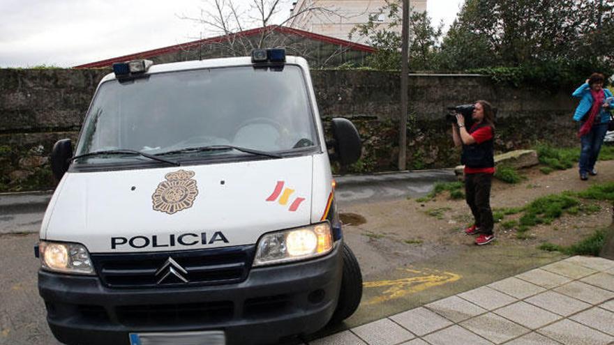 Llega al juzgado el furgón policial // Marta G.Brea