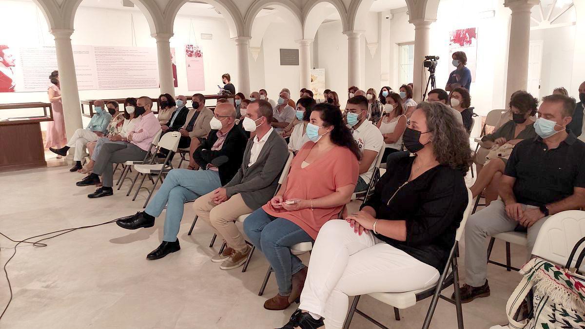 Asistentes al acto de homenaje a los docentes jubilados de Montilla.