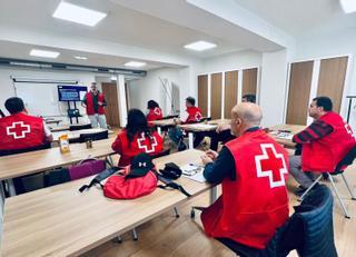 La asamblea de Cruz Roja en Langreo forma a voluntarios para crear un equipo de atención de emergencias