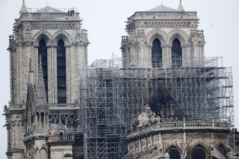 Incendio en la Catedral de Nôtre Dame