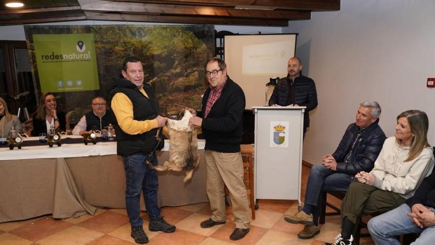 Redes Natural entregó su premio &quot;Zurrón de Redes&quot; a la confitería-cafetería Suspiros del Nalón