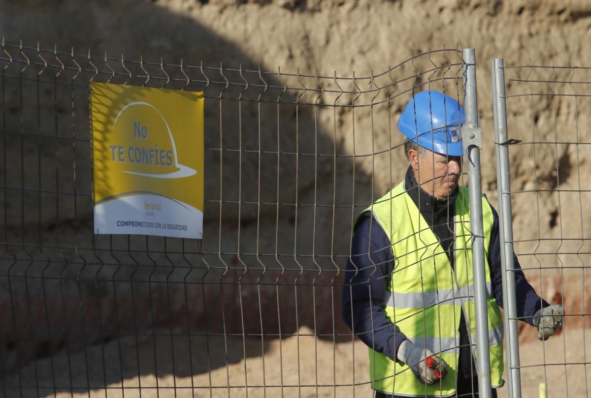 El acceso desde Ollerías a Ronda del Marrubial, cortado a la circulación por obras