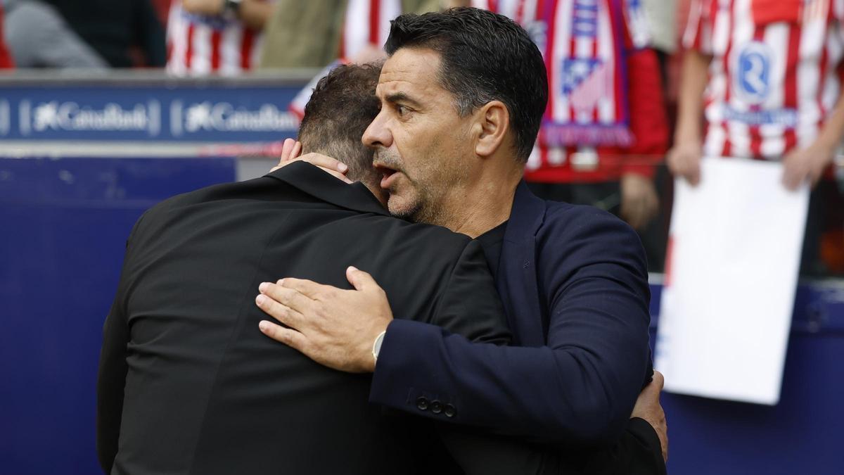 Míchel, abraçant a Simeone