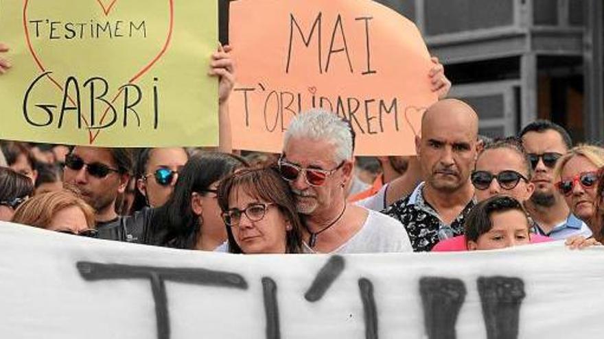 Mil persones exigeixen davant de l&#039;hospital d&#039;Igualada respostes per la mort de Pérez