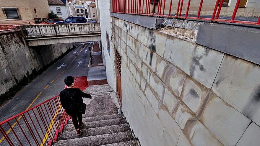 Zona del barrio de La Sang con elementos desprendidos. | JUANI RUZ