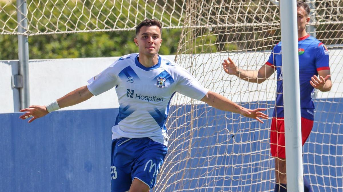 Fran Sabina, después de anotar el segundo gol del Tenerife B. | CD TENERIFE