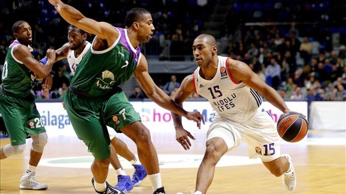 Él ex jugador del Unicaja, Jason Granger, llevó de cabeza a la defensa malagueña