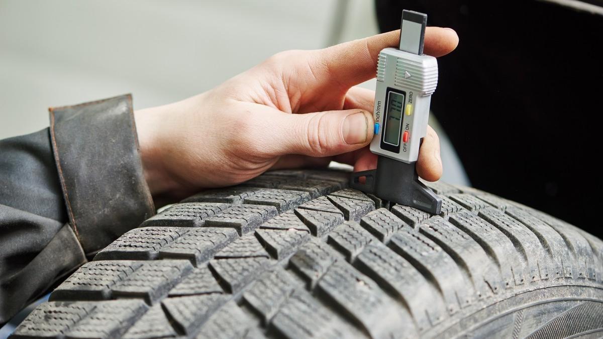Llevar los neumáticos desgastados puede costarte hasta 800 euros de multa