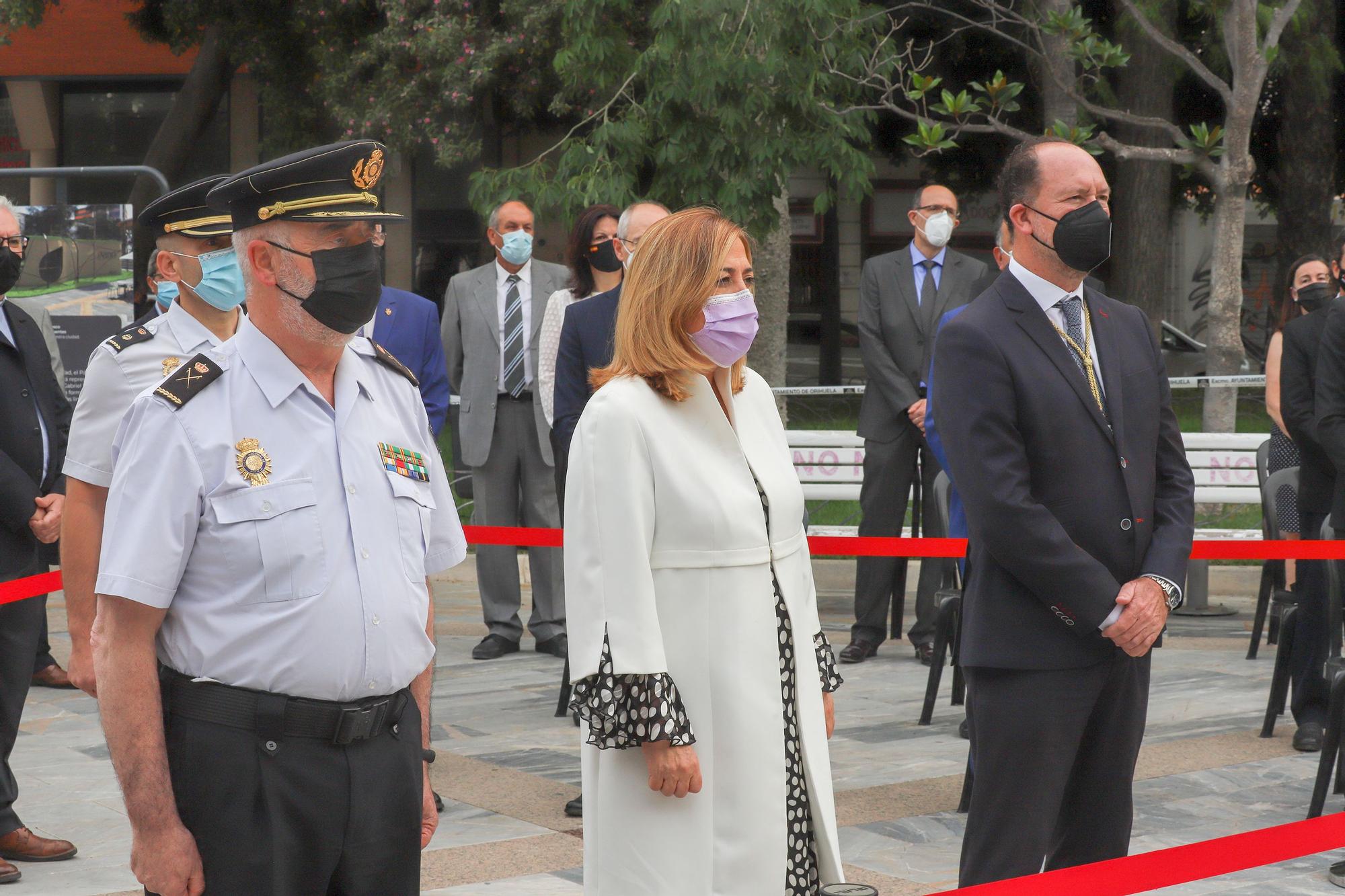 Ceremonia de entrega del bastón de mando  al inspector jefe de la Comisaría de la  Policía Nacional de Orihuela