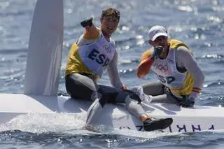 Diego Botín y Florian Trittel llegan a tierra tras hacerse con el oro