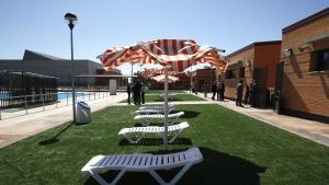 Tumbonas de la piscina del Centro Deportivo Alejandro Pérez (Zaragoza)