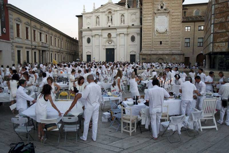 Fotogalería: V edición de la cena en blanco