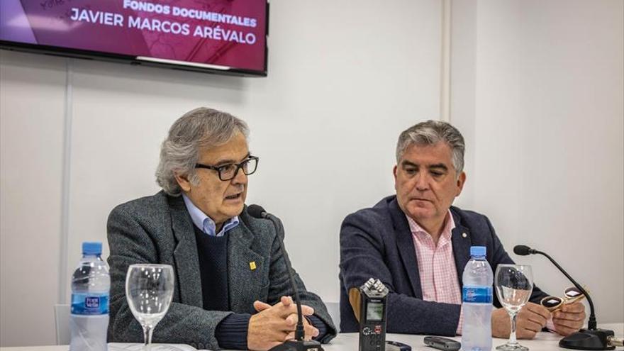 El profesor Javier Marcos Arévalo dona fondos a la Fundación CB