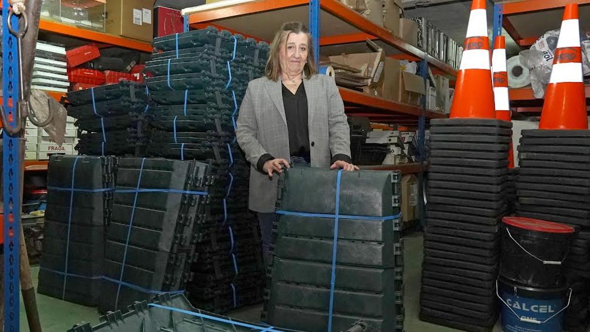 Sonia Lago con las compostadoras.