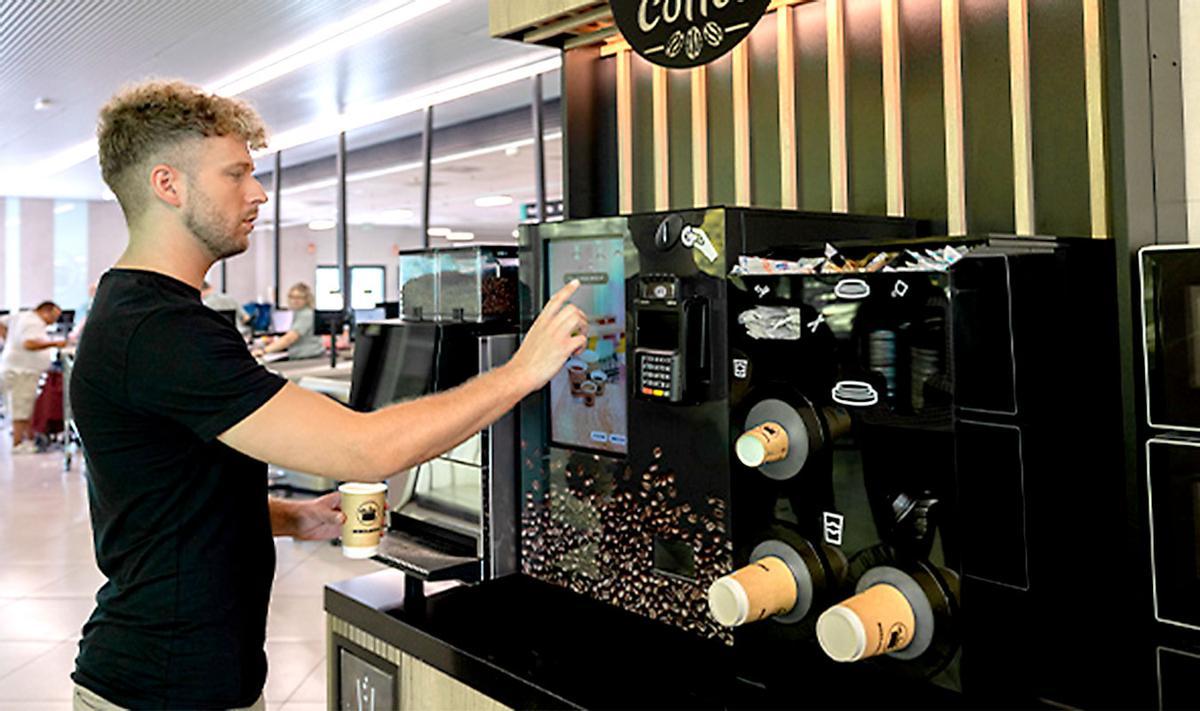 Servicio de cafetería en un supermercado de Mercadona.