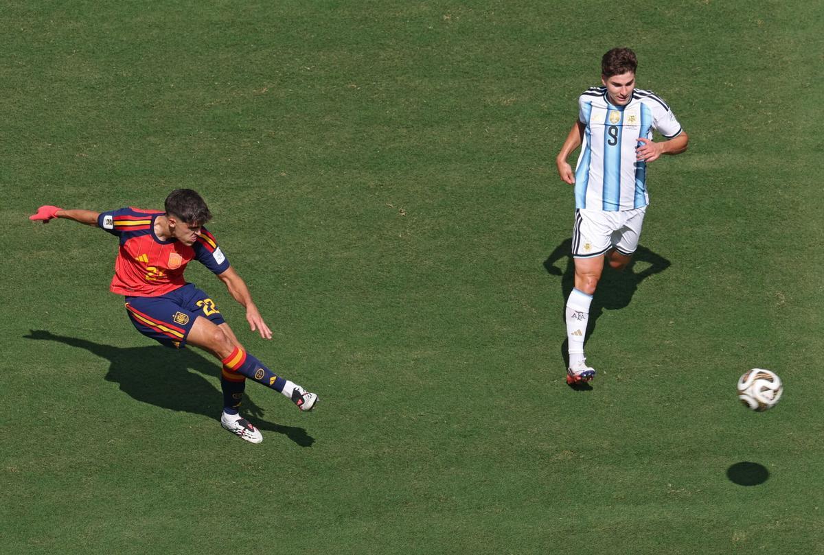 Les imatges de Pau Cubarsí, el primer gironí que guanya el Mundial