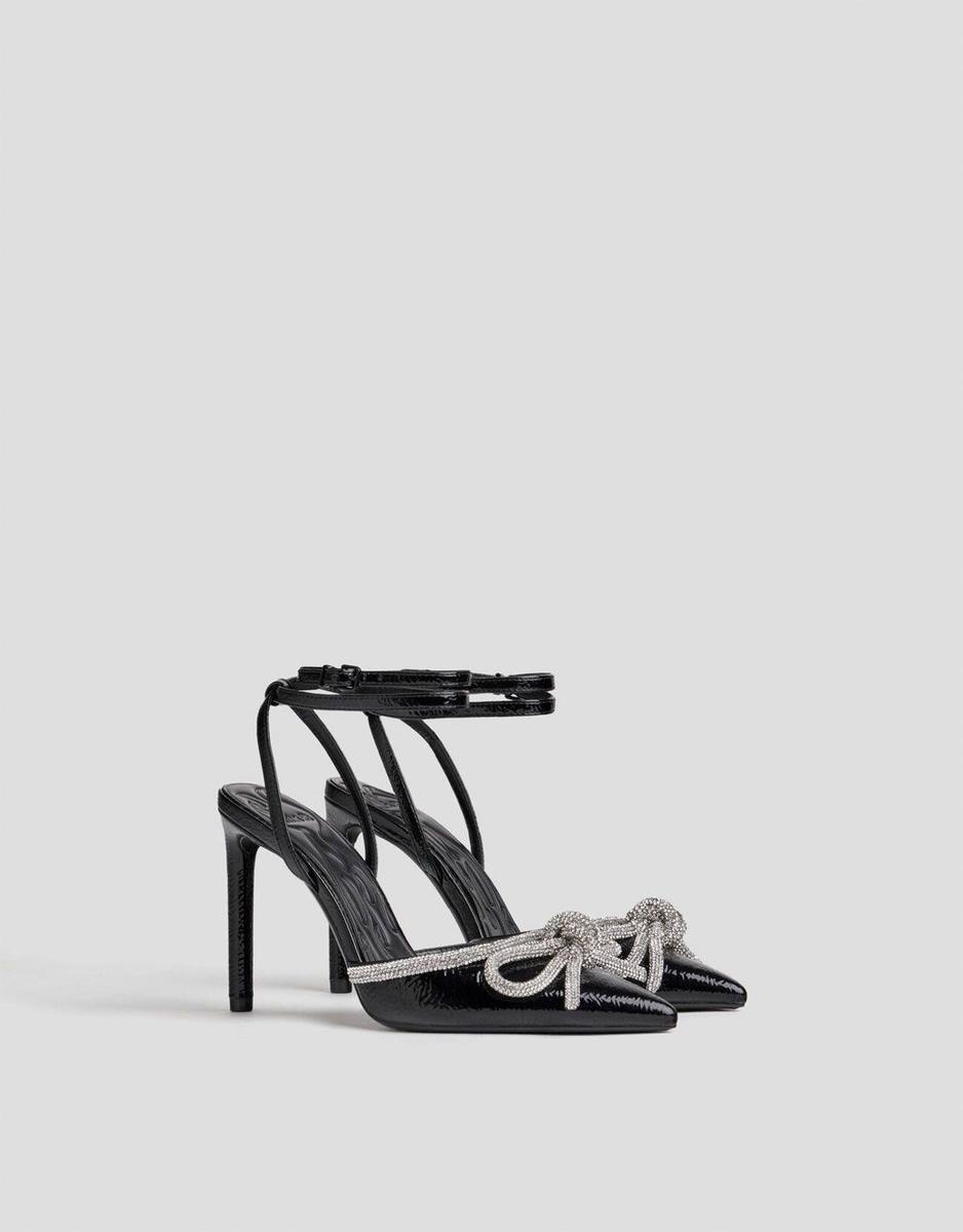 Zapatos de tacón destalonados con lazo joya, de Bershka