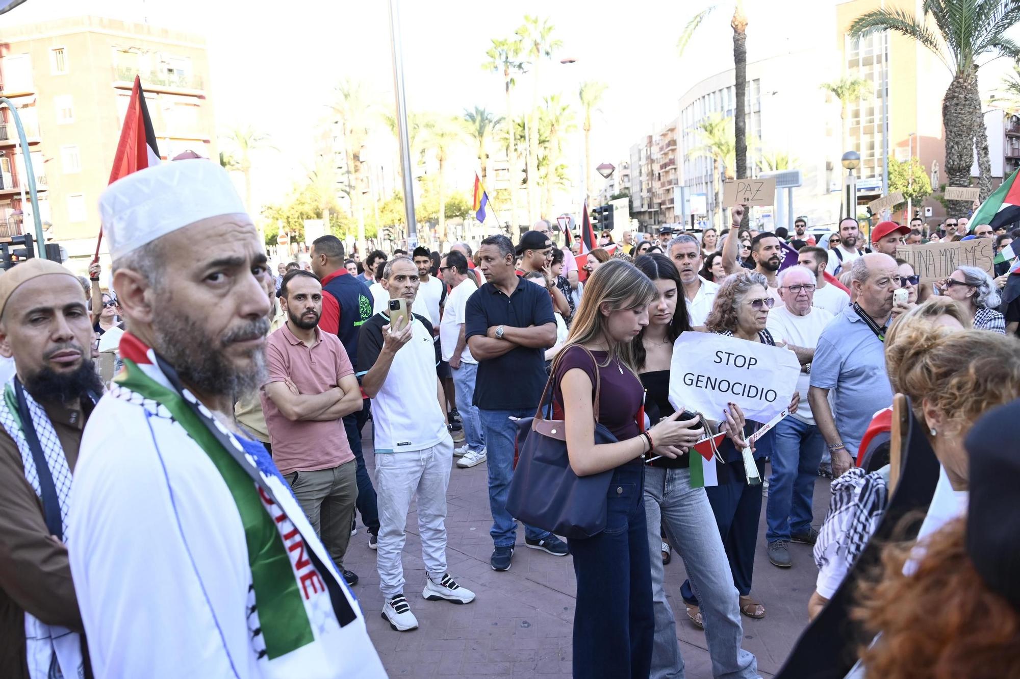 Así ha sido la multitudinaria manifestación para exigir la libertad de Palestina en Elche