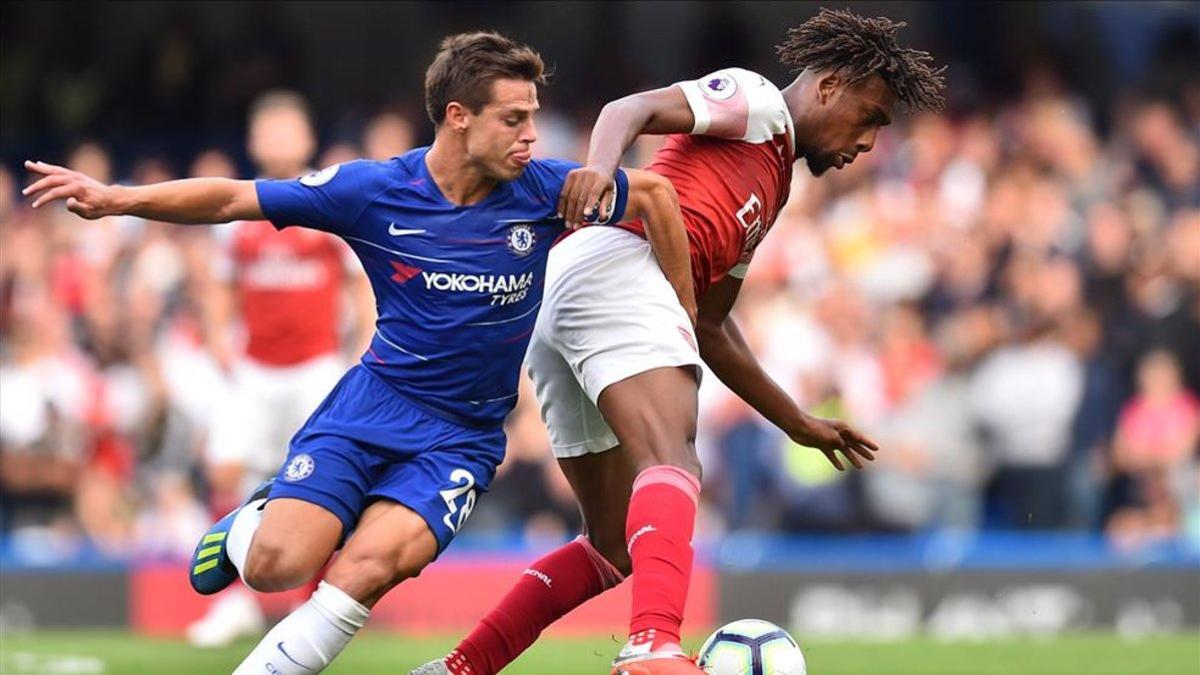 Azpilicueta e Iwobi en duelo de la temporada pasada