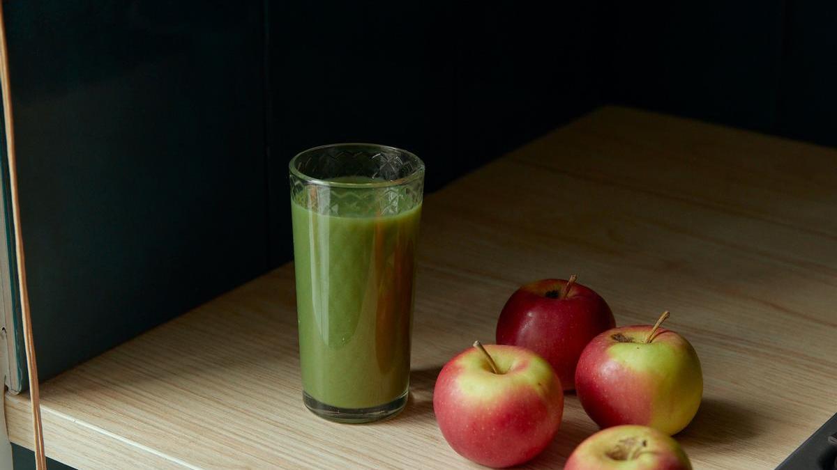 El jugo verde con pepino y manzana te ayudará a adelgazar