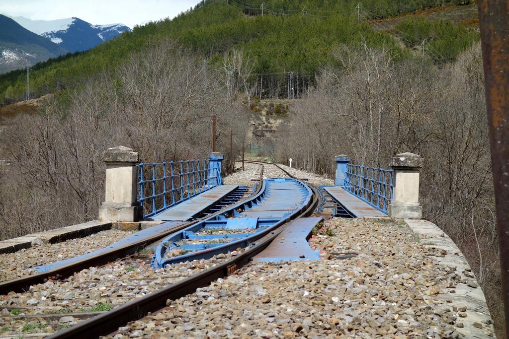 El Expreso de Canfranc discurre paralelo al Camino de Santiago francés.