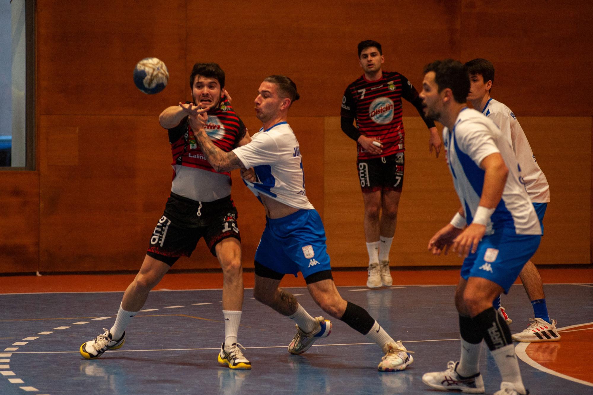 El OAR Coruña le gana 34-25 al Balonmano Lalín