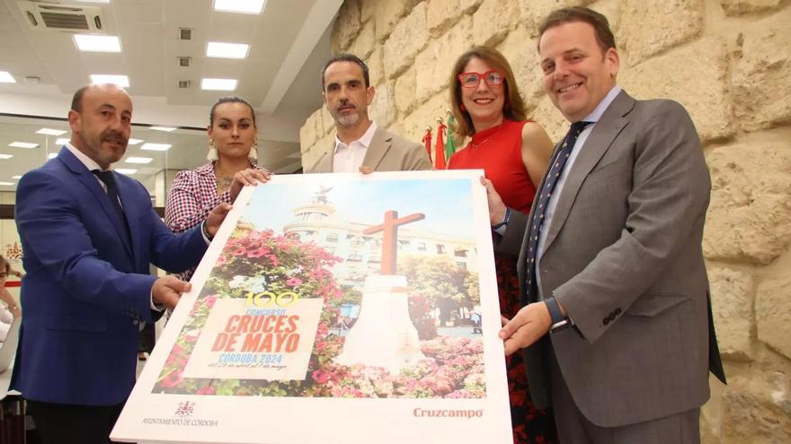 Presentación de las Cruces de Mayo 2024 en la sala de prensa del Ayuntamiento de Córdoba.