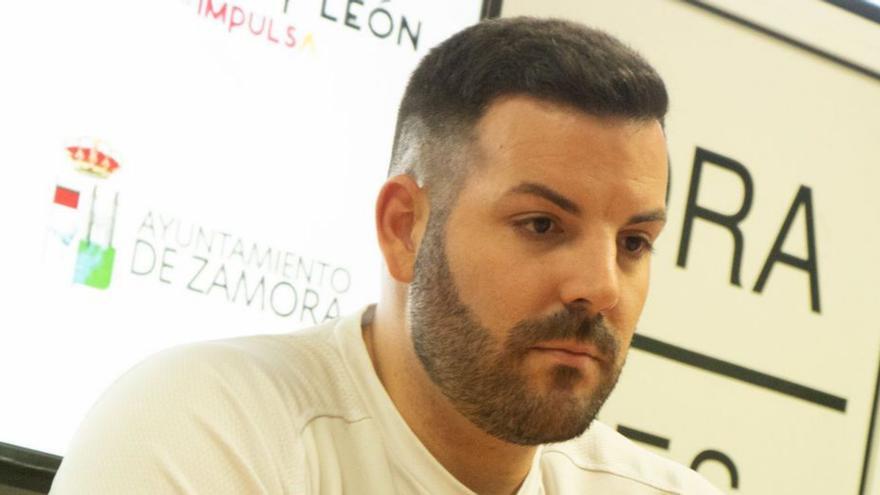 Iván López, técnico del BM Zamora Enamora: “Hay que ir a muerte con los que somos”